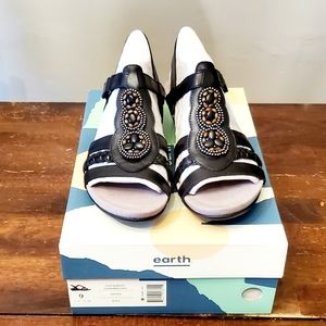 Earth Pisa Falmouth Low Wedge Sandals